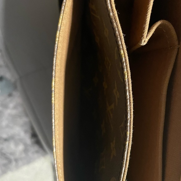 Louis Vuitton messenger crossbody - Picture 5 of 9